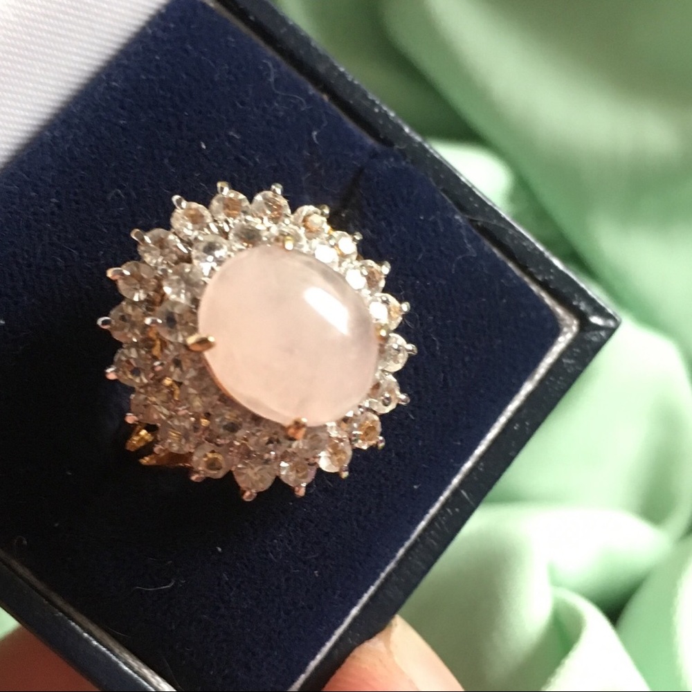 Eye Catching! Vintage Pink Stone Cocktail Ring.